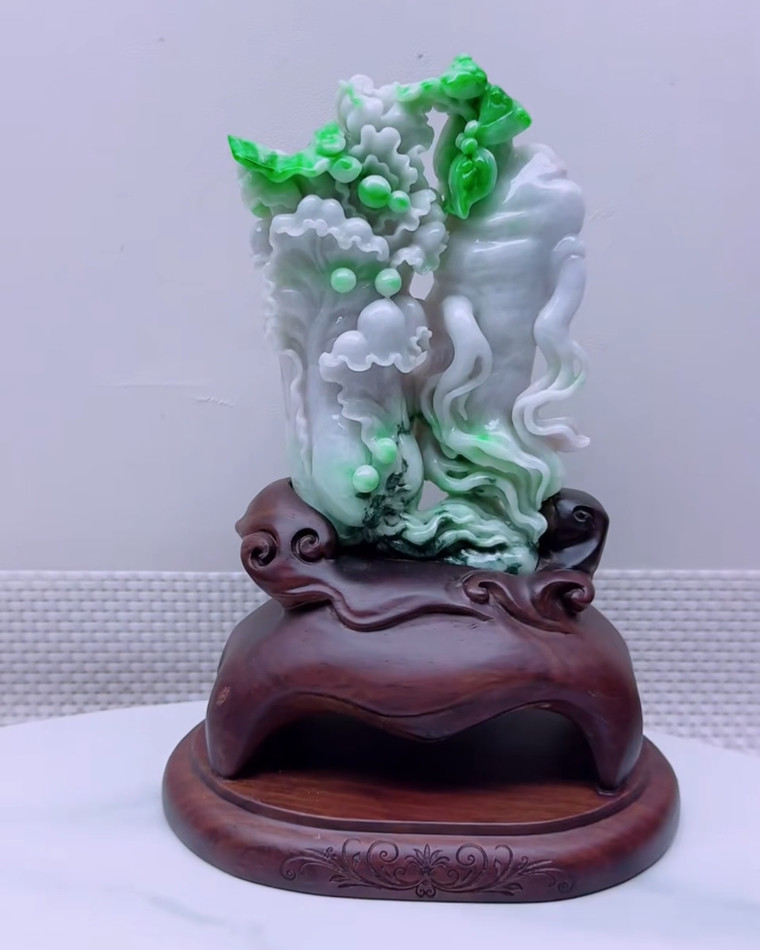 翡翠摆件实拍展示，具体货品请咨询确认